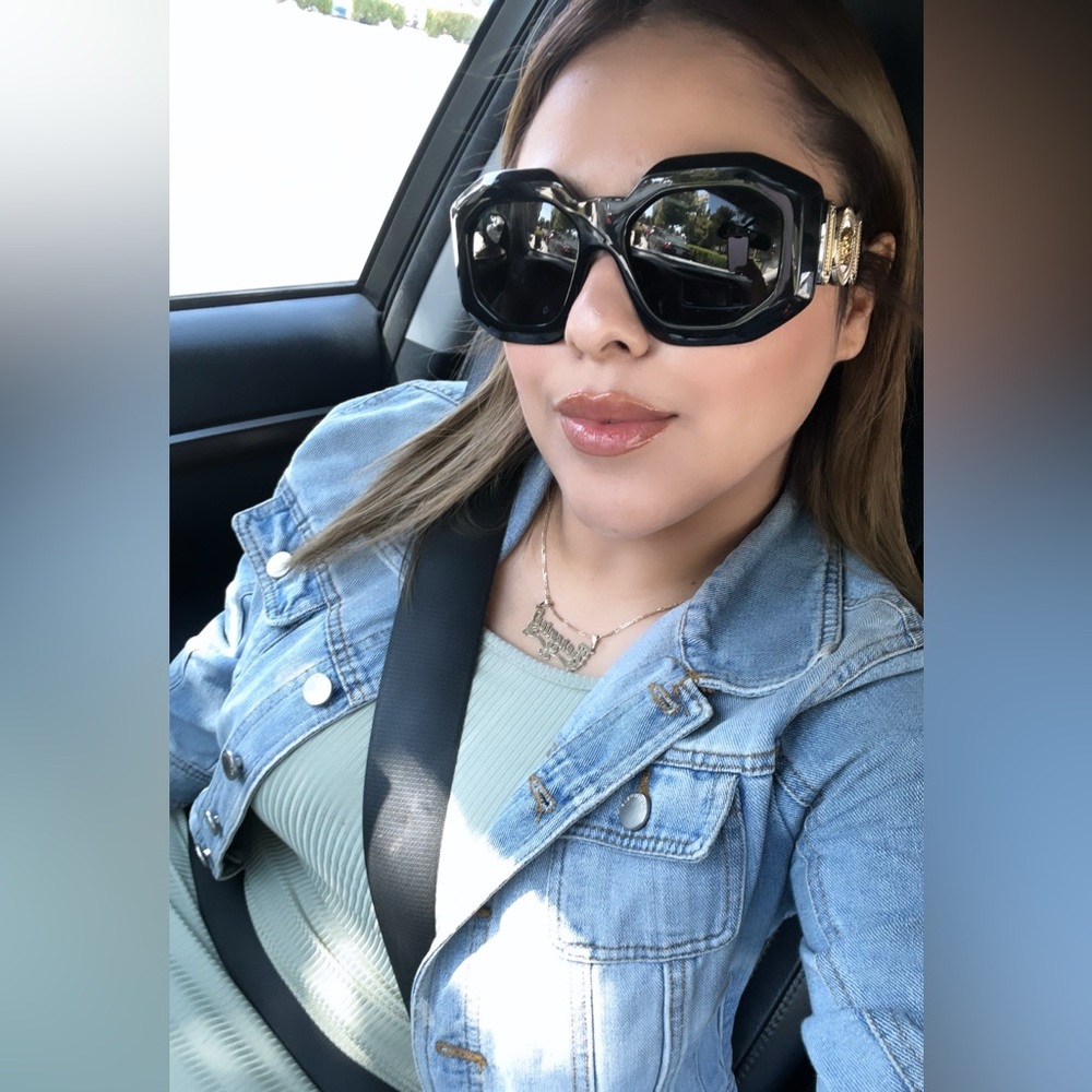 ONE DAY SALE✨
SALE✨Versace Black and Gold Sunglasses Modern Design - Picture 2 of 16